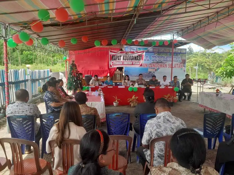 Rakor & Ibadah Natal Kecamatan Langowan Selatan Berlangsung Khidmat, Polsek Tekankan Pentingnya Sinergi Jaga Kamtibmas